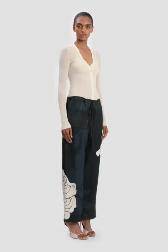 Cargo trouser in dark navy floral print